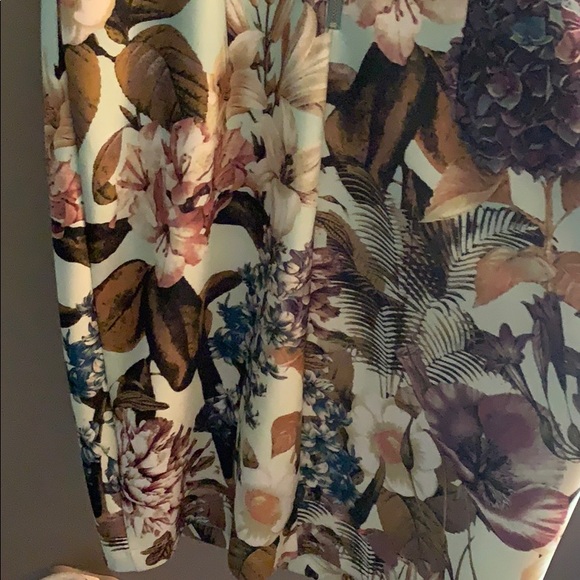 Beautiful floral wiggle dress - Picture 3 of 3
